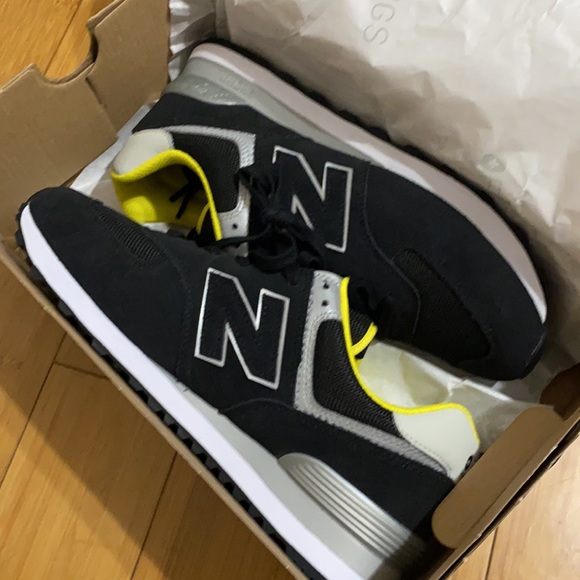 FIGS X NEW BALANCE MENS SIZE 9 - Picture 3 of 5